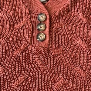 SLEEVELESS CROCHET KNIT